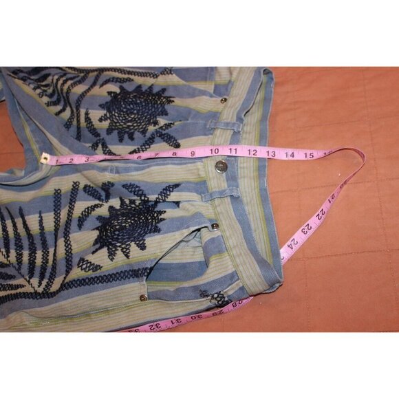 Urban Outfitters Kimichi Blue Striped Emboidered Pleasted Cropped Jeans size 8 - Picture 11 of 12